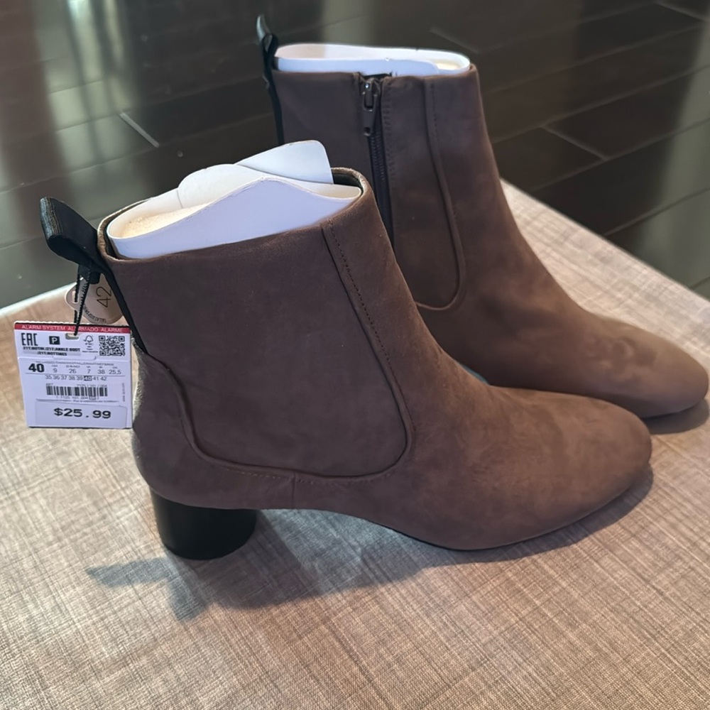 Zara ankle boots with round heel size 9 New with tags round toe